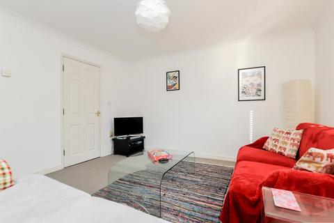 12 Rusbridge Close, London, E8 2RR