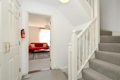 12 Rusbridge Close, London, E8 2RR
