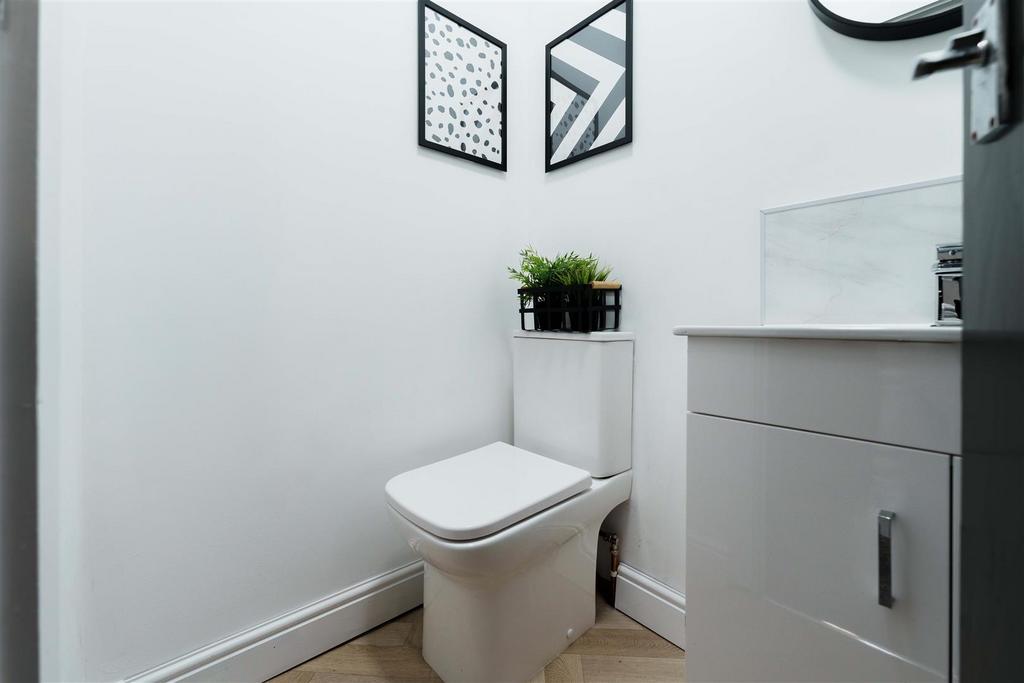 Bathroom 2.jpg