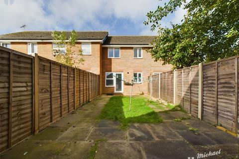 2 bedroom terraced house for sale, Thrush Close, Aylesbury, Buckinghamshire