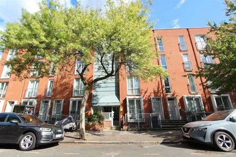 1 bedroom flat for sale, Bouverie Road, London N16