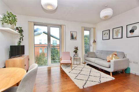 1 bedroom flat for sale, Bouverie Road, London N16