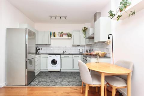 1 bedroom flat for sale, Bouverie Road, London N16