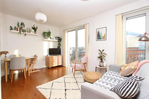 1 bedroom flat for sale, Bouverie Road, London N16