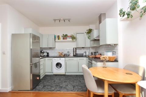 1 bedroom flat for sale, Bouverie Road, London N16