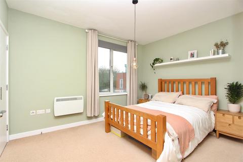 1 bedroom flat for sale, Bouverie Road, London N16