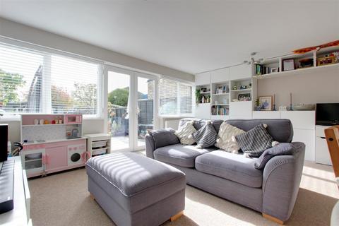 53 Buckingham Road, Tring, HP23 4HF