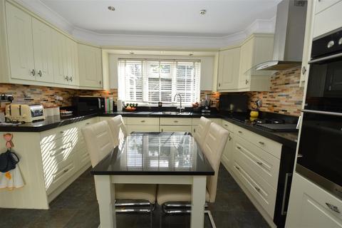 4 bedroom detached house for sale, Pittman Close, Ingrave, Brentwood