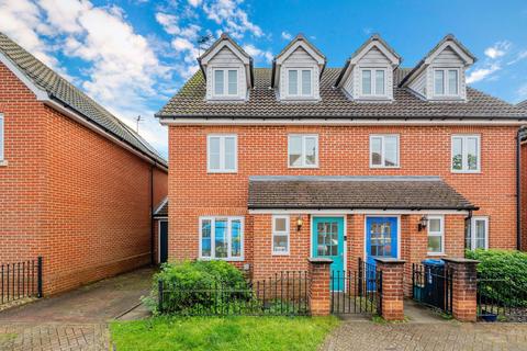 4 bedroom semi-detached house for sale, Knights Mead, Surrey RH7