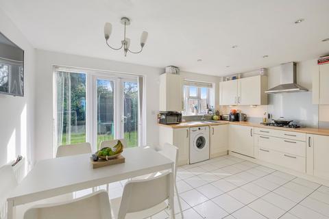 4 bedroom semi-detached house for sale, Knights Mead, Surrey RH7