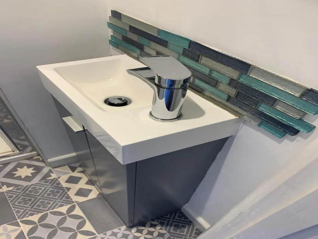 4f30b8c8-4e9f-425e-b