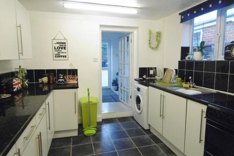 2 bedroom terraced house to rent, Beaconsfield Road, Basingstoke RG21