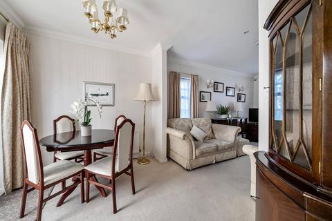 2 bedroom retirement property for sale, Benningfield Gardens, Castle Village, Berkhamsted, Hertfordshire, HP4