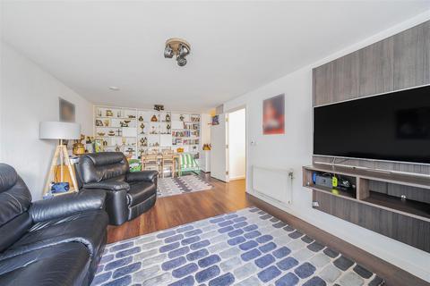 2 bedroom apartment for sale, Lankaster Gardens, London N2