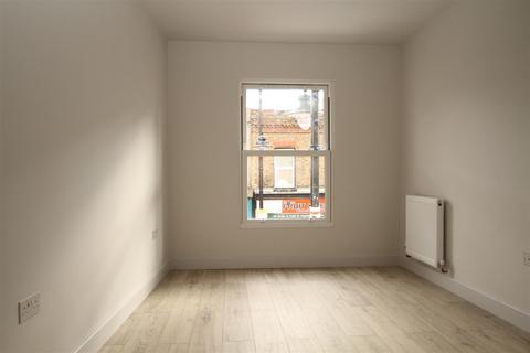 2 bedroom apartment to rent, Roman Road, London