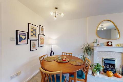 2 bedroom terraced house to rent, Gresley Drive, Stamford