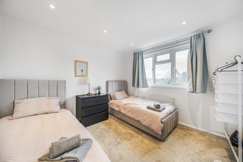 2 bedroom flat for sale, Marrick Close, Upper Richmond Road