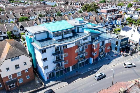 1 bedroom flat for sale, St Clements Gate, Broadway, Leigh-On-Sea