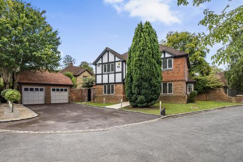 5 bedroom detached house for sale, The Denningtons, Surrey KT4