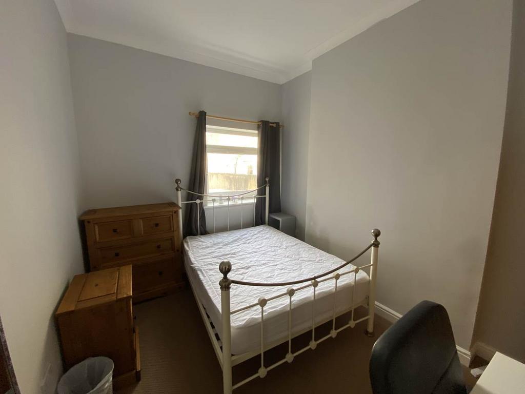Ground Floor Middl B