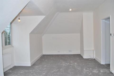 2 bedroom flat to rent, Garden Road, Bromley, BR1