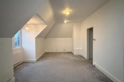 2 bedroom flat to rent, Garden Road, Bromley, BR1