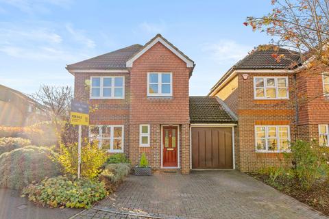 4 Longsdon Way, Caterham, CR3 6BN