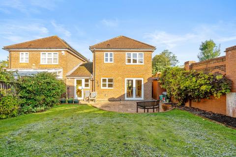 4 Longsdon Way, Caterham, CR3 6BN