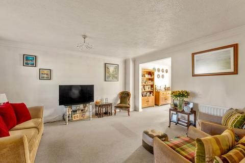 4 Longsdon Way, Caterham, CR3 6BN