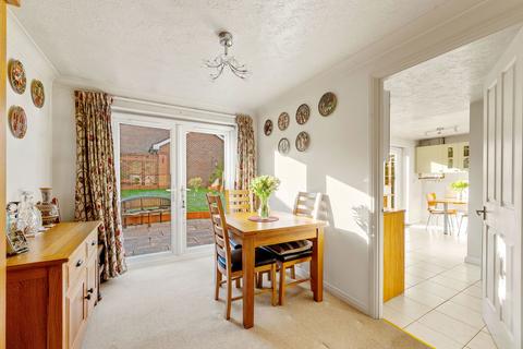 4 Longsdon Way, Caterham, CR3 6BN