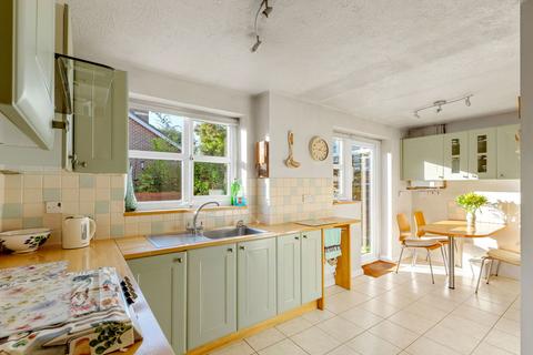 4 Longsdon Way, Caterham, CR3 6BN