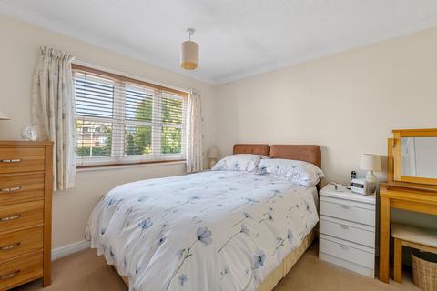 4 Longsdon Way, Caterham, CR3 6BN
