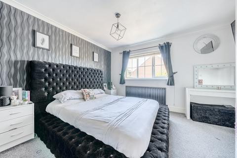 5 Pine Close, Great Coates, Grimsby, DN37 9PN