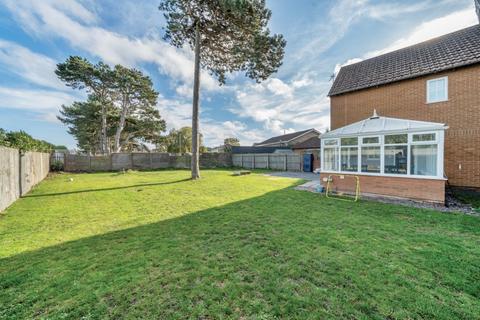 5 Pine Close, Great Coates, Grimsby, DN37 9PN