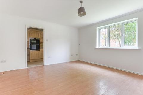 2 bedroom flat to rent, Linwood Crescent, Enfield