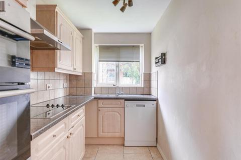 2 bedroom flat to rent, Linwood Crescent, Enfield