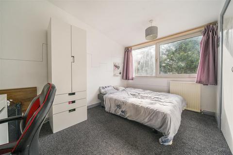 5 Connop Way, Frimley, Camberley, GU16 8RX