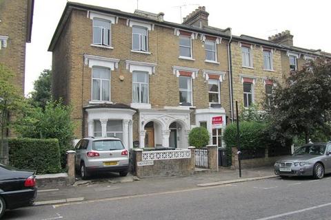 Studio to rent, Lancaster Road, London N4