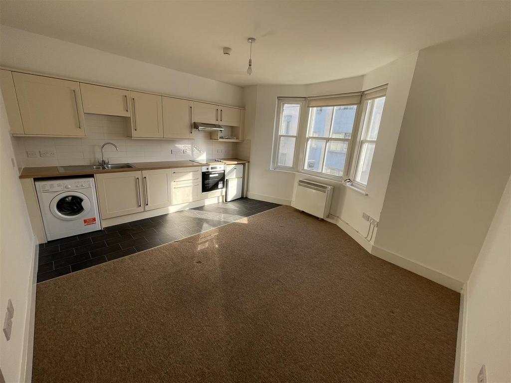 Zion Gardens, Brighton 2 bed house to rent £1,650 pcm (£381 pw)