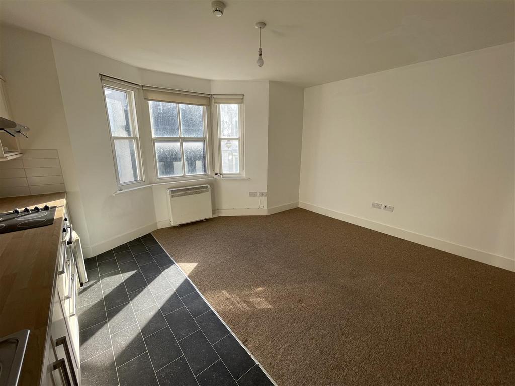 Zion Gardens, Brighton 2 bed house to rent £1,650 pcm (£381 pw)