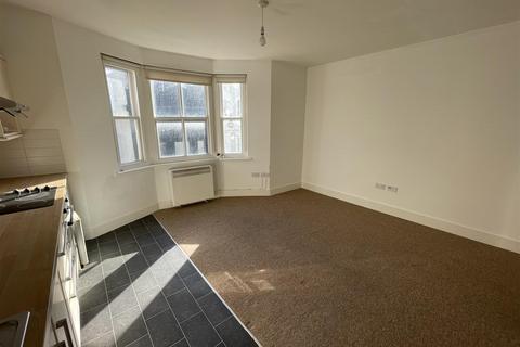 2 bedroom flat to rent, Zion Gardens, Brighton