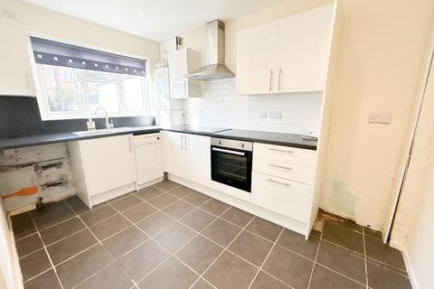 3 bedroom semi-detached house to rent, Instow Road, Bristol