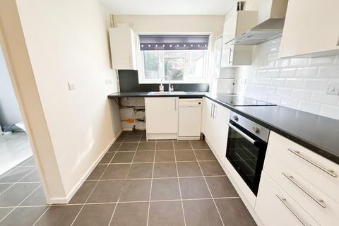 3 bedroom semi-detached house to rent, Instow Road, Bristol