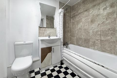23 Blackburn Way, Hounslow, TW4 5AH