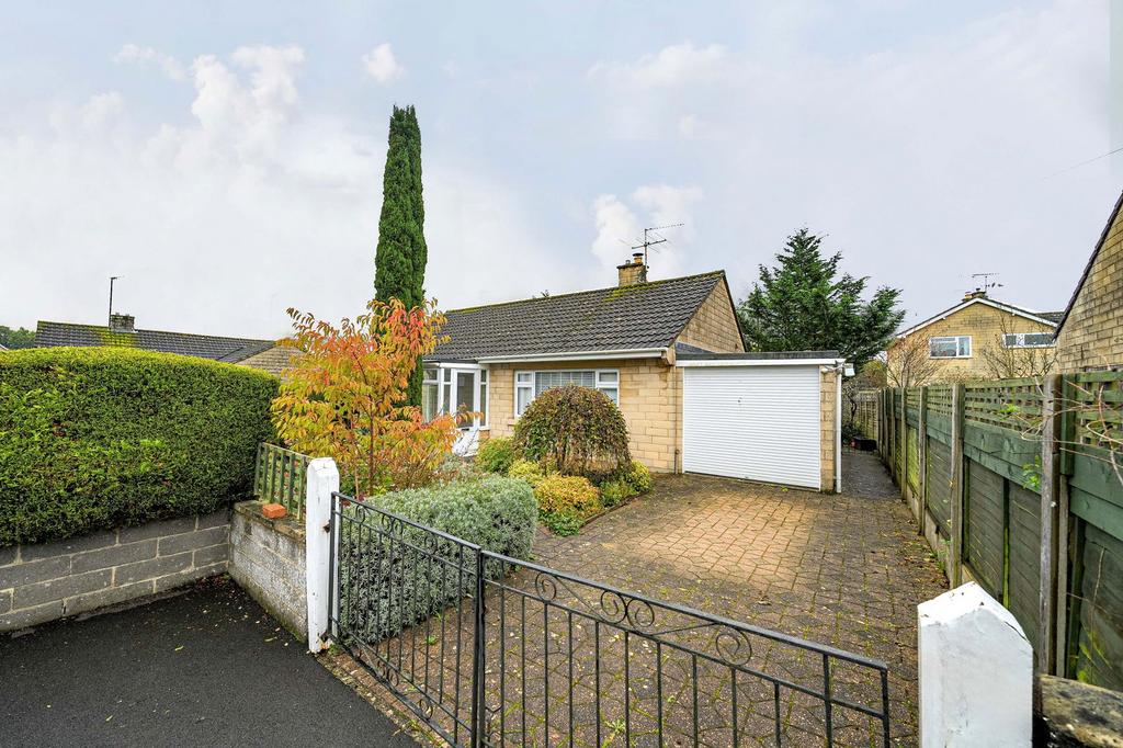 Springfield Gardens, Melksham SN12 2 bed detached bungalow for sale £