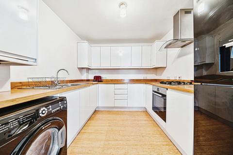 2 bedroom flat to rent, Macarthur Close Erith DA8