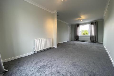 3 bedroom terraced house to rent, Pickletullum Gardens, Perth