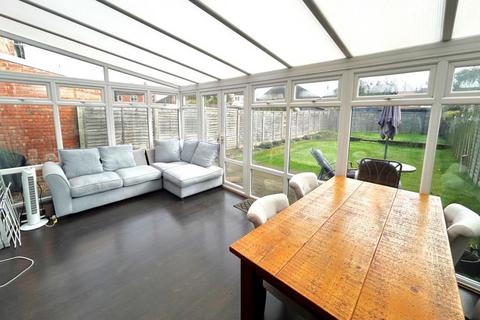 3 bedroom detached house to rent, Whitemore Road, Guildford GU1