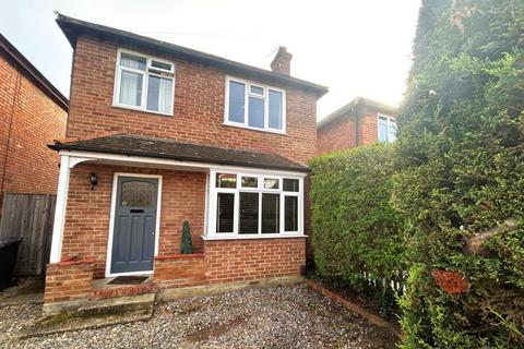 3 bedroom detached house to rent, Whitemore Road, Guildford GU1