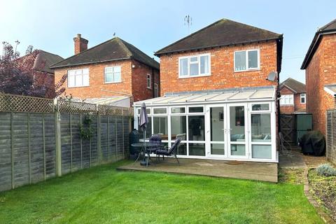 3 bedroom detached house to rent, Whitemore Road, Guildford GU1